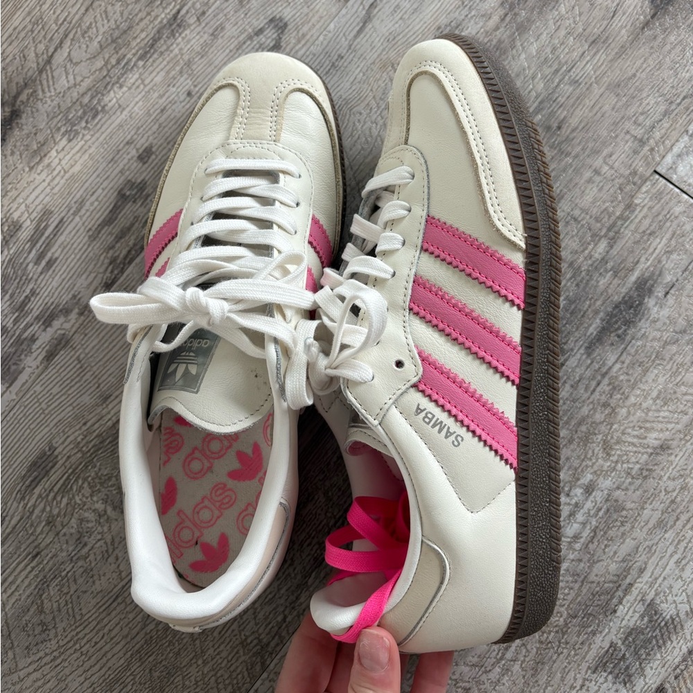 Adidas pink/white sambas